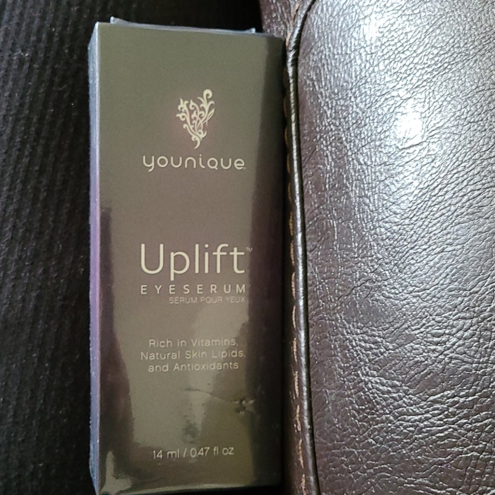 NIB Younique Uplift Eye Serum